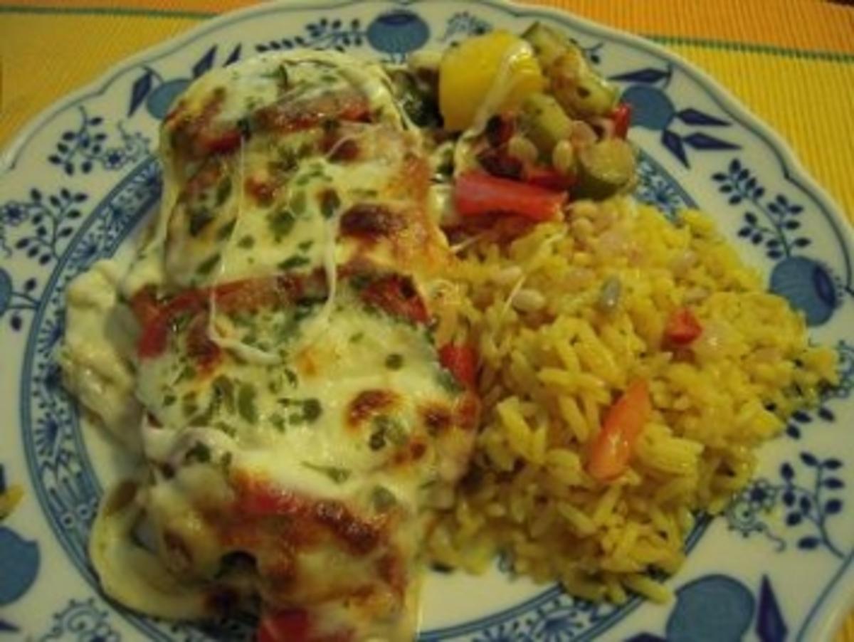 Putensteaks an mediterranem Gemüse mit Mozzarella überbacken - Rezept ...