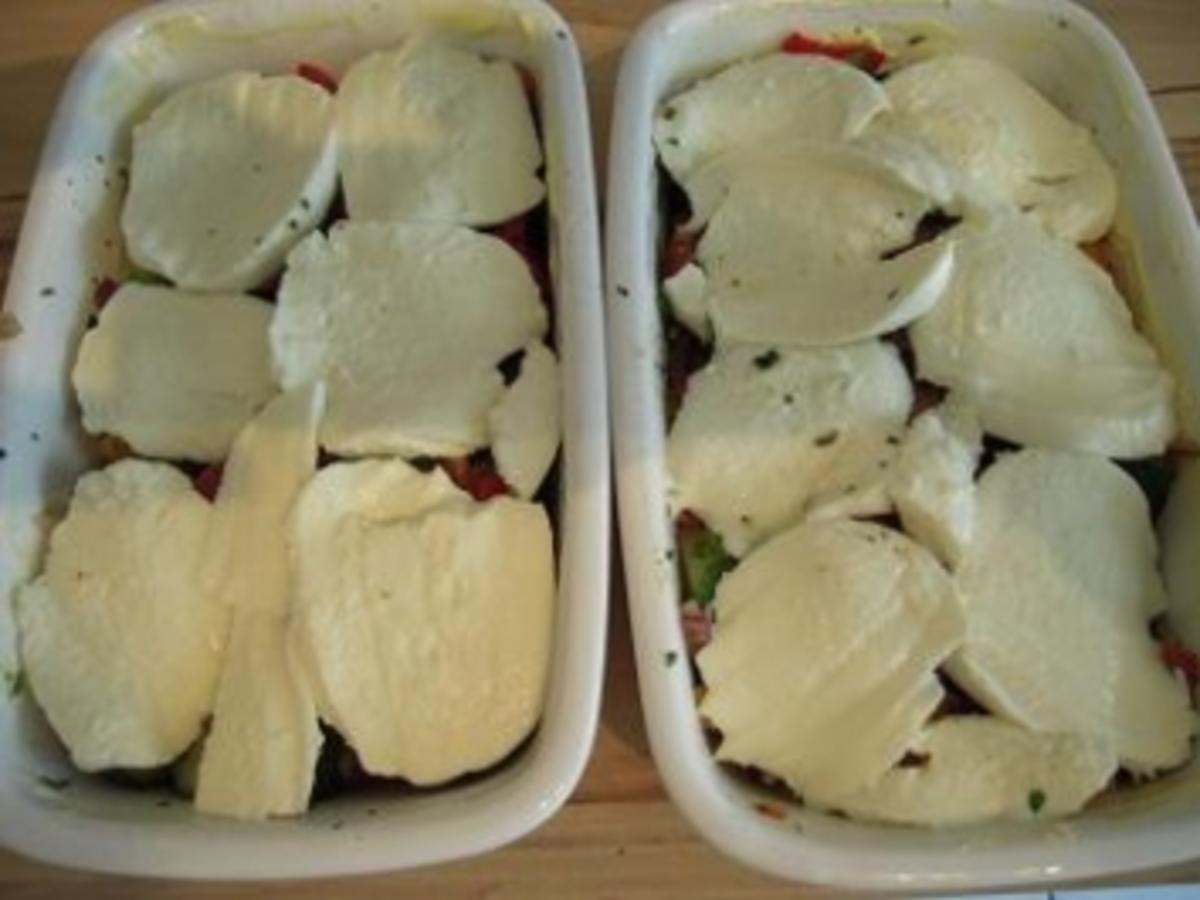 Putensteaks an mediterranem Gemüse mit Mozzarella überbacken - von elke42
