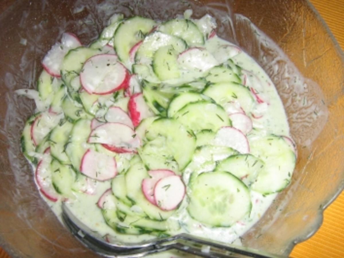 Gurkensalat mit Radieschen - Rezept mit Bild - kochbar.de