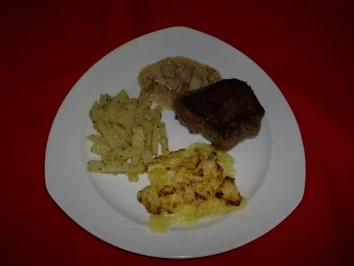 Rinderhüftsteak leicht karamelisiert mit Pfifferling-Pfeffersoße mit Cognac - Rezept