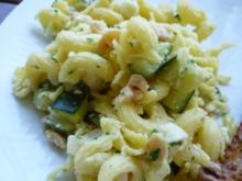 Nudelsalat "Dreierlei Käse mit Zucchini" - Rezept