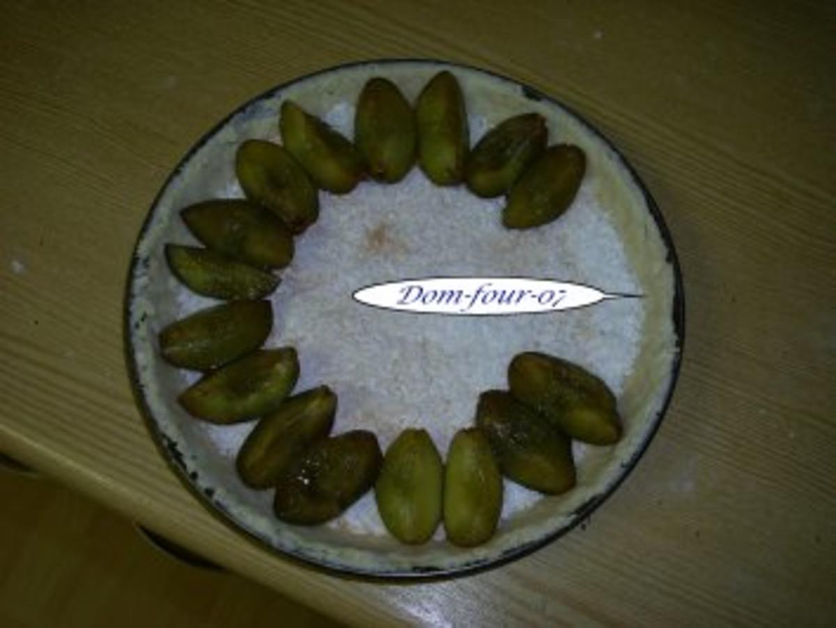 Kleiner Pflaumenkuchen mit Kokosflocken an Zimtsahne  (  20 cm  ) - Rezept - Bild Nr. 2