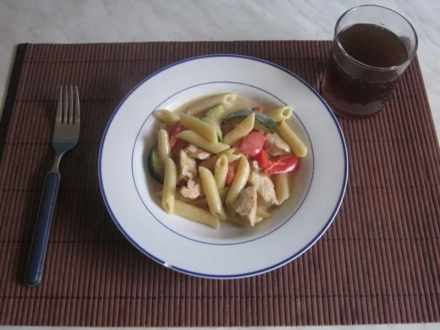 Rezept: Bunte Nudelpfanne mit Pute Bild Nr. 6 Bunte Nudelpfanne mit Pute - Rezept - Bild Nr. 6