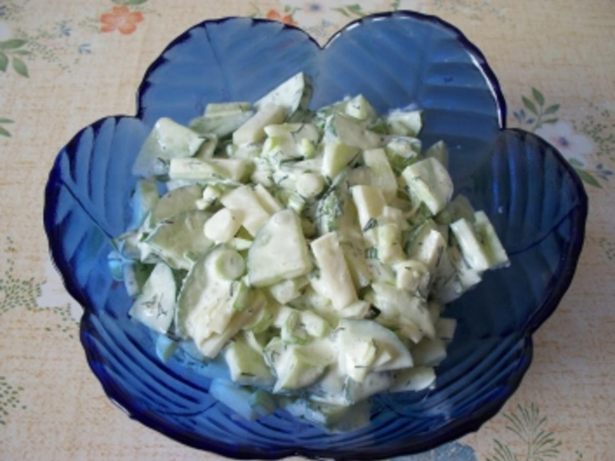 Kohlrabi-Gurken-Salat - Rezept mit Bild