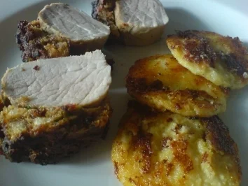 Schweinefilet mit Tomate-Basilikum-Kruste und Polentaplätzchen - Rezept
