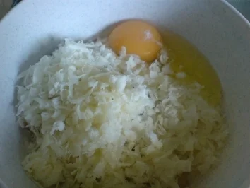 Schweinefilet mit Tomate-Basilikum-Kruste und Polentaplätzchen - Rezept - Bild Nr. 3