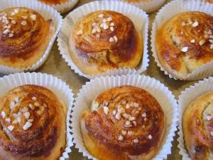 Kanelbullar --- schwedische Hefeschneckchen - Rezept