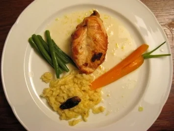 Gefüllte Poulardenbrust mit Gemüse-Morcheln auf Sherrysoße an Spätzle - Rezept