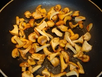 Rezept: Omlett mit Pfifferlingen Bild Nr. 3 Omlett mit Pfifferlingen - Rezept - Bild Nr. 3