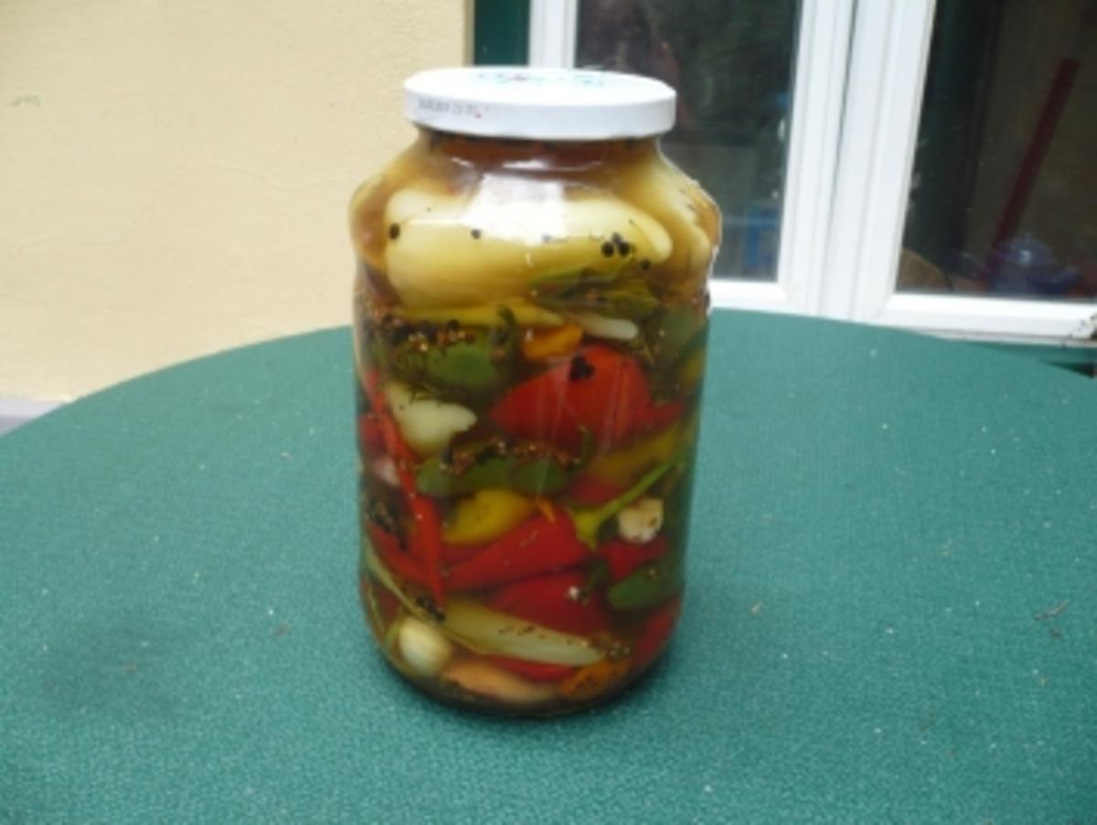Chilis und Paprikaschoten - Selbst eingelegt - Rezept - kochbar.de