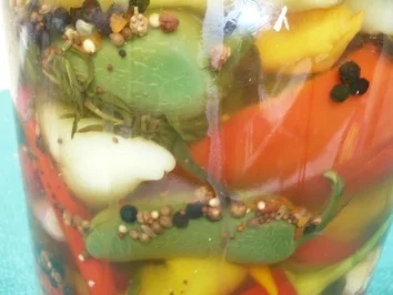 Rezept: Chilis und Paprikaschoten - Selbst eingelegt Bild Nr. 2 Chilis und Paprikaschoten - Selbst eingelegt - Rezept - Bild Nr. 2