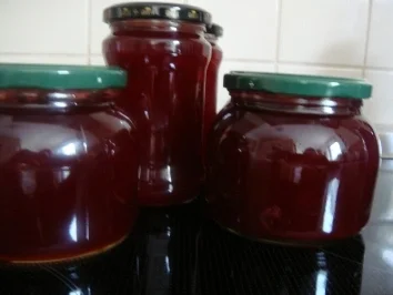 Marmelade: Sauerkirschgelee mit Schuss - Rezept