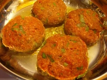 Albondigas con Pepinillos y Tomate mit Boxty´s - Rezept - Bild Nr. 3