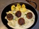 Schmorgurken an einer Meerrettichsahnesoße mit Hackbällchen und Kartoffeln - Rezept