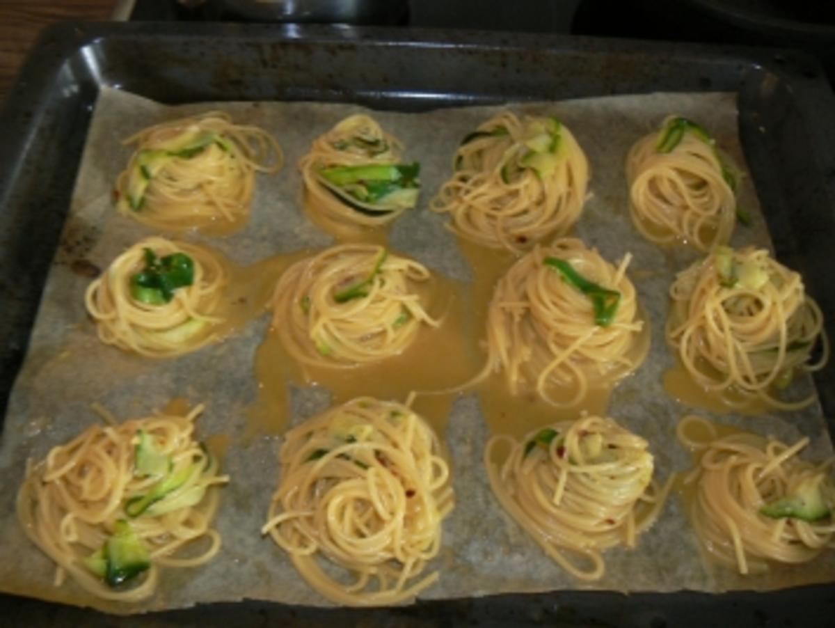 Überbackenes Pangasiusfilet mit Zucchini-Spaghettinest an Limettensauce - Rezept - Bild Nr. 5