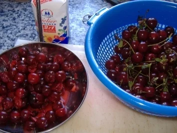 Sauerkirschkonfitüre mit Vanille und Kirschlikör - Rezept - Bild Nr. 2