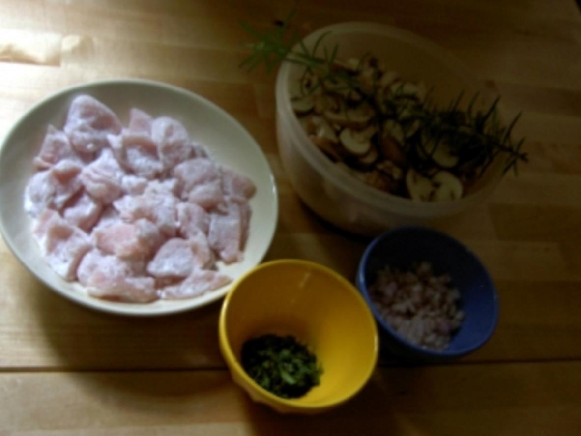 Pikantes Hähnchen Champignon Geschnetzeltes - einfach - 356 kcal/100g