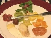 Rezept: Flammendes Fleisch mit feurigem Kรคse an Rapunzelsalat mit Granatapfel Flammendes Fleisch mit feurigem Kรคse an Rapunzelsalat mit Granatapfel - Rezept