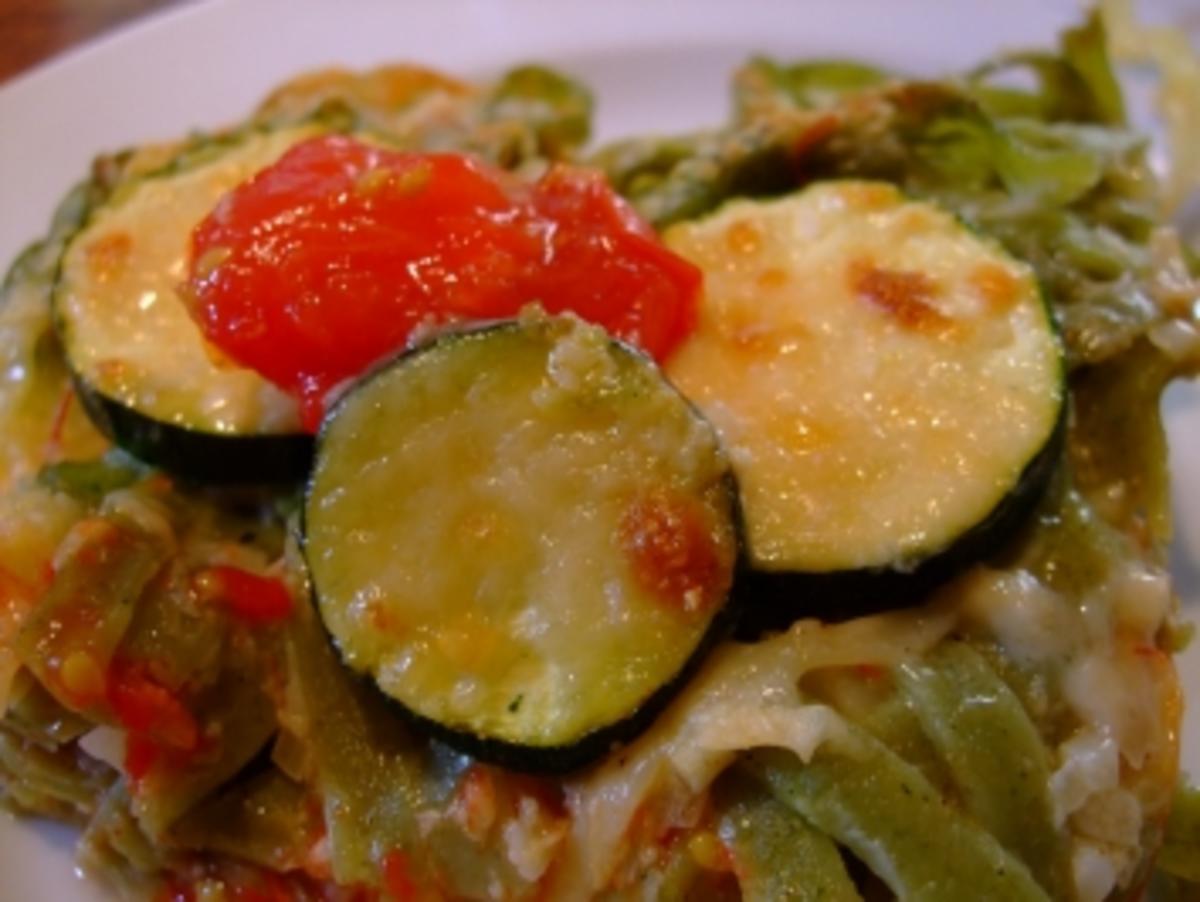 NUDELAUFLAUF mit Zucchini & Tomaten - Rezept