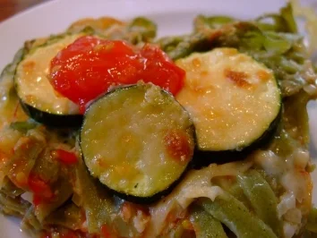 Rezept: NUDELAUFLAUF mit Zucchini & Tomaten NUDELAUFLAUF mit Zucchini & Tomaten - Rezept