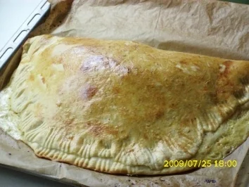 Herzhaftes Gebäck:  Restecalzone am Samstagabend - Rezept - Bild Nr. 4