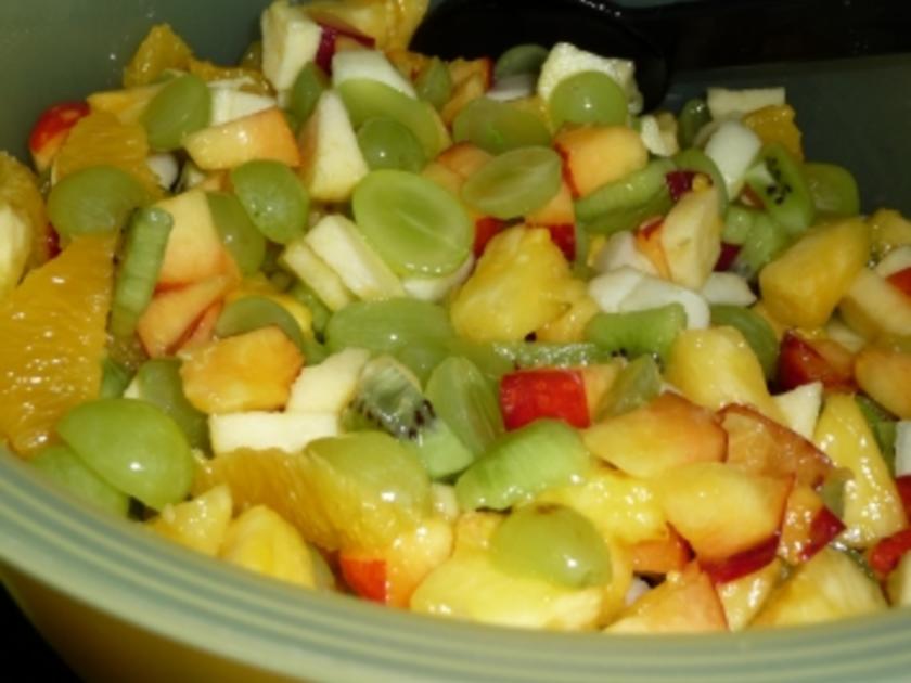 Obstsalat mit Ananas frisch-kleinschneiden,am besten mit dem ...