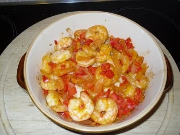 Rezept: Feuriges Garnelen-Seelachs-Töpfchen Feuriges Garnelen-Seelachs-Töpfchen - Rezept