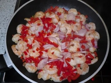 Rezept: Feuriges Garnelen-Seelachs-Töpfchen Bild Nr. 3 Feuriges Garnelen-Seelachs-Töpfchen - Rezept - Bild Nr. 3