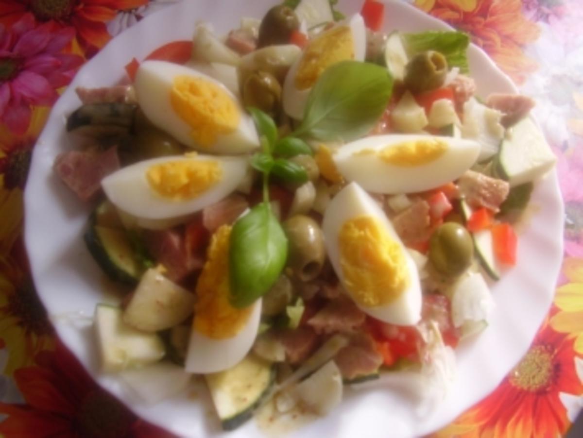 Salat mit neuer Dressingvariante - Rezept
