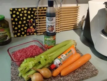 Kartoffeln mit Bolognese und Staudensellerie - Rezept - Bild Nr. 2