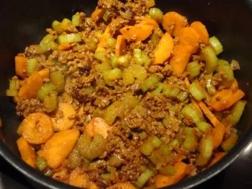 Kartoffeln mit Bolognese und Staudensellerie - Rezept - Bild Nr. 6