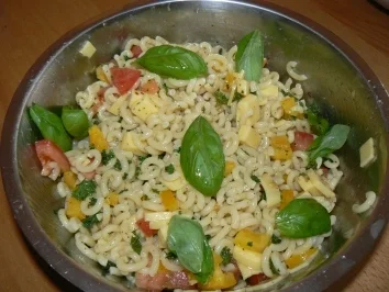 Rezept: Mein schneller Sonntagabend-Nudelsalat Bild Nr. 2 Mein schneller Sonntagabend-Nudelsalat - Rezept - Bild Nr. 2