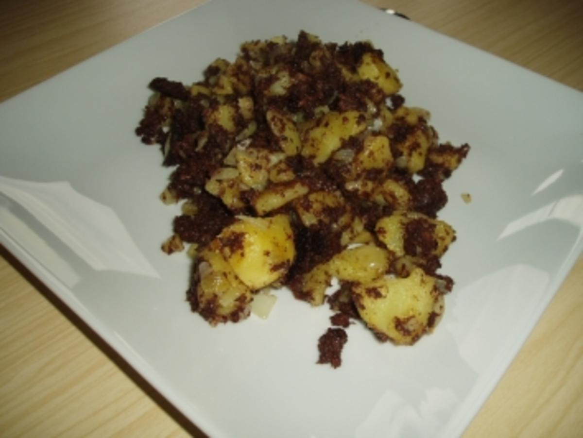 Blunzngröstl (Blutwurst) - Rezept mit Bild - kochbar.de