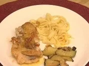 Rotbarsch mit Chili–Mango–Soße, selbst gemachten Nudeln und Zucchinirauten - Rezept