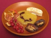 Quarkstrudel Cato der Ältere mit Pfirsichpüree und süßen Orient-Köstlichkeiten - Rezept