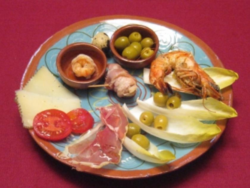 Tapas Scampi, Datteln, Aioli, Serranoschinken, Manchego Käse und Oliven ...