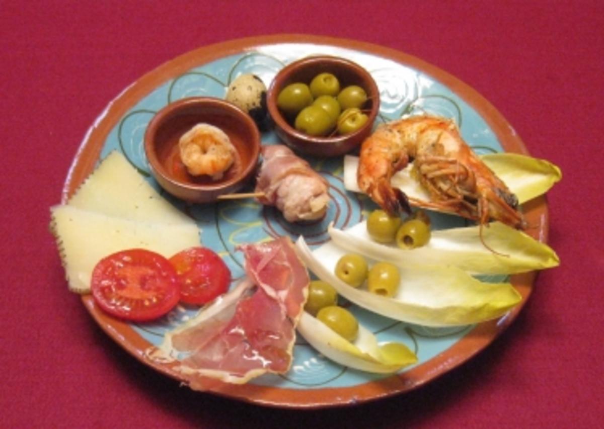 Bilder für Tapas - Scampi, Datteln, Aioli, Serranoschinken, Manchego-Käse und Oliven - Rezept