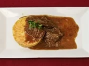 Hutspot mit Rindfleisch in Rotweinsoße - Rezept