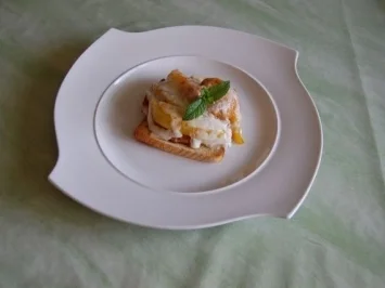 Rezept: Schlemmertoast á la Ossy mit glacierten Früchten und Ziegenbutterkäse überbacken Schlemmertoast á la Ossy mit glacierten Früchten und Ziegenbutterkäse überbacken - Rezept