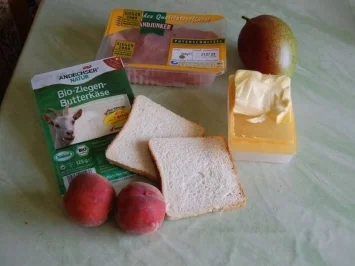 Rezept: Schlemmertoast á la Ossy mit glacierten Früchten und Ziegenbutterkäse überbacken Bild Nr. 2 Schlemmertoast á la Ossy mit glacierten Früchten und Ziegenbutterkäse überbacken - Rezept - Bild Nr. 2