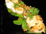 Gegrillte Seeteufelspieße auf Papaya-Zuckerschotensalat - Rezept