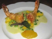 Riesengarnelen im Tempurateig mit Mango und Frühlingszwiebelsalat - Rezept