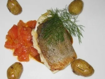 Kross gebratenes Doradenfilet mit Safrantomaten in Chorizosud (Thorsten) - Rezept
