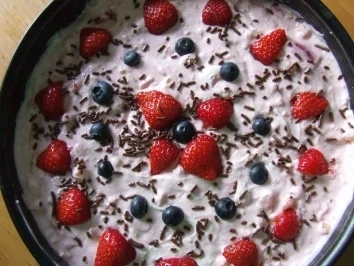 Beeren-Frischkäse-Torte - Rezept