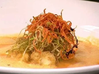 Rezept: Süppchen von Paprika mit Mozzarella und frittierten Gemüsestreifen Süppchen von Paprika mit Mozzarella und frittierten Gemüsestreifen - Rezept