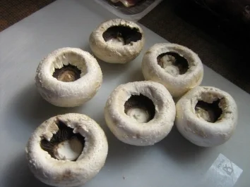 Rezept: Champignon gefüllt im Speckmantel Bild Nr. 4 Champignon gefüllt im Speckmantel - Rezept - Bild Nr. 4