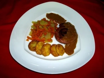 Rezept: Bratwurstschnecke an Rotweinzwiebelsoße Bild Nr. 2 Bratwurstschnecke an Rotweinzwiebelsoße - Rezept - Bild Nr. 2