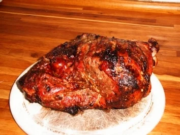 Gegrillte Lammkeule mit Kartoffeln und Sour Cream - Rezept