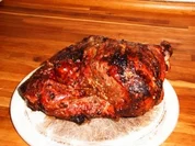 Gegrillte Lammkeule mit Kartoffeln und Sour Cream - Rezept