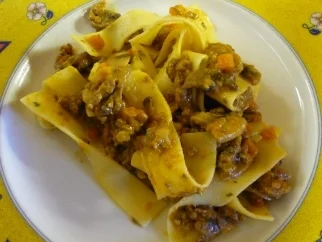 Bandnudeln mit Pilz-Bolognese - Rezept